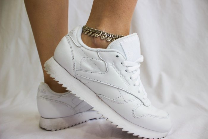 weißen Sneaker 0